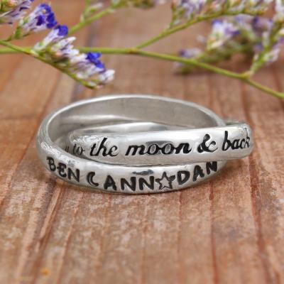 Wig Pittig nikkel Couple Ring, Personalized with Names and I Love you to the Moon and Back